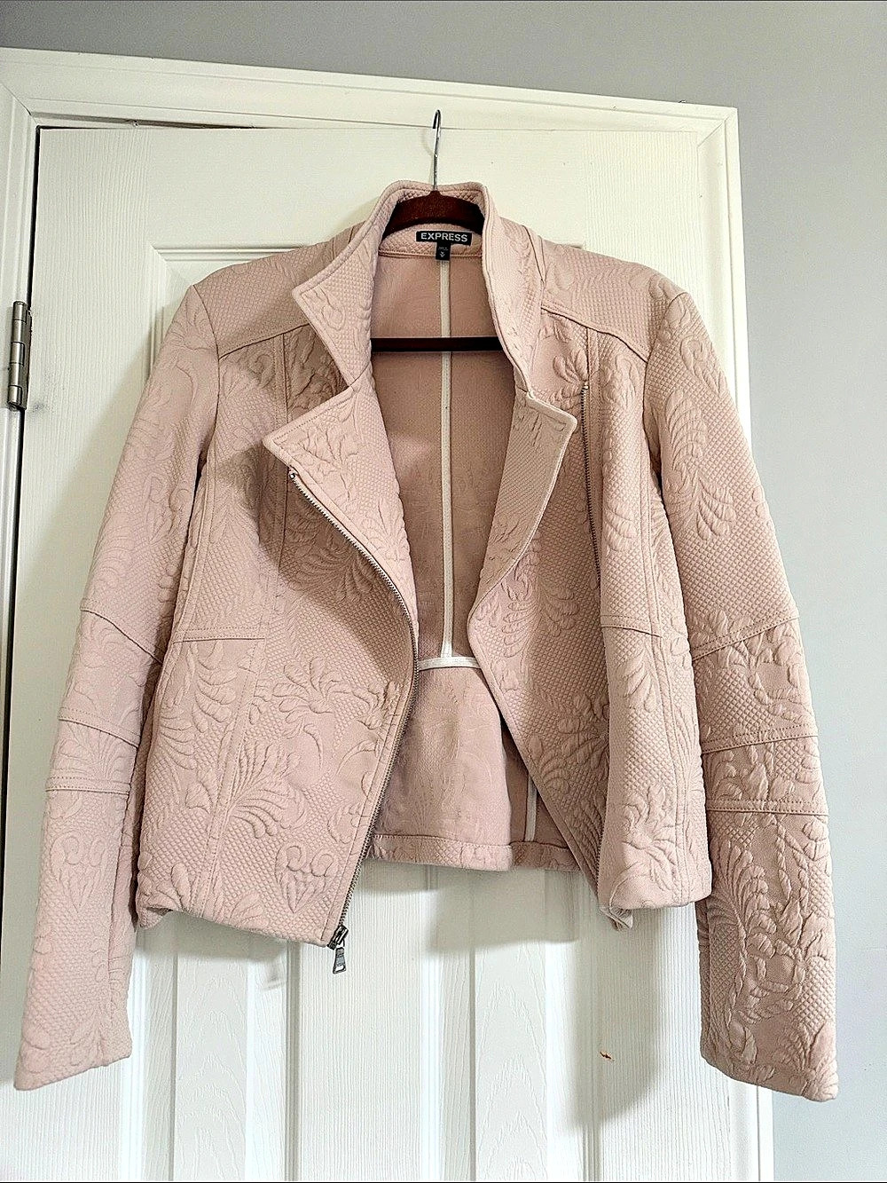 Express Floral Quilted Jacket in Pink Size Medium Like New